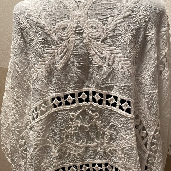 🆕 Torrid Tonal Embroidered Ruana - Picture 6 of 7